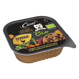 CESAR® NATURAL GOODNESS™ Terrine au poulet, garni de petits pois et de carottes image